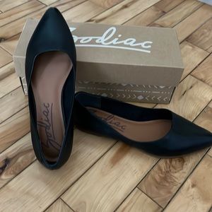Zodiac black flats